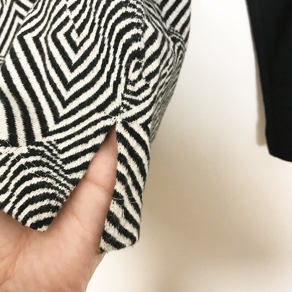 Banana Republic black/white graphic sweater size S - Picture 5 of 8